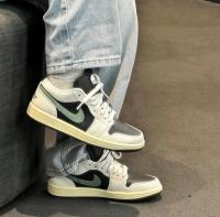 Кроссовки NIKE AIR JORDAN 1 LOW белый/черный DC0774-001