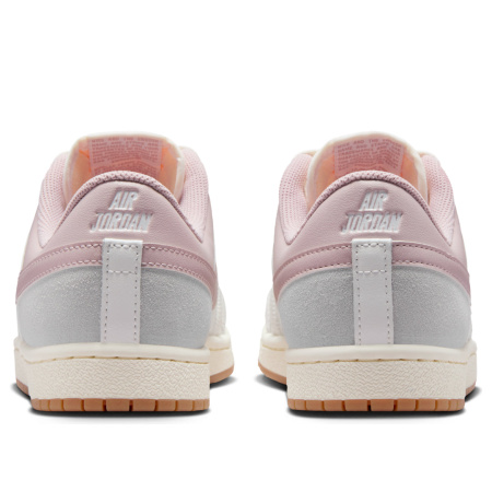 Кроссовки женские NIKE WMNS AIR JORDAN SKYLINE LOW белый IQ0704-100