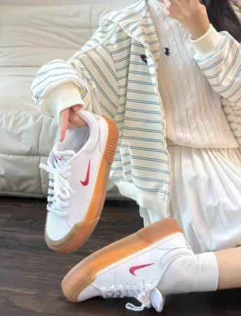 Кроссовки женские Nike Court Legacy Lift белый FV5526-103