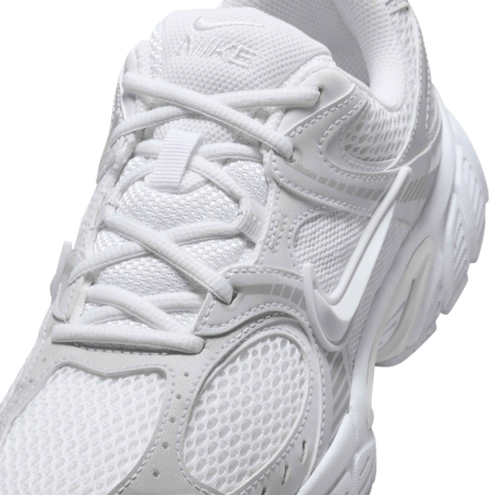 Кроссовки женские NIKE V5 RNR белый HQ7901-101