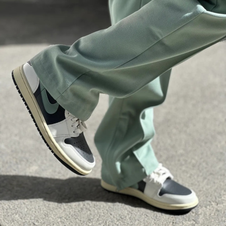 Кроссовки NIKE AIR JORDAN 1 LOW белый/черный DC0774-001