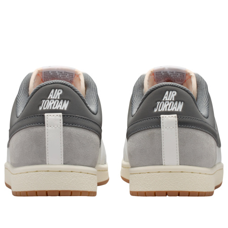 Кроссовки мужские NIKE AIR JORDAN SKYLINE LOW LE белый IQ6425-100