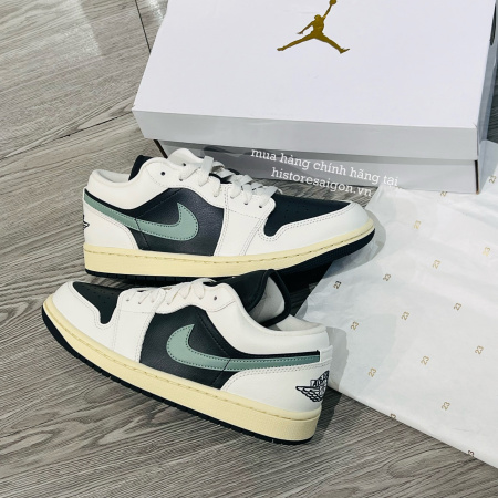 Кроссовки NIKE AIR JORDAN 1 LOW белый/черный DC0774-001