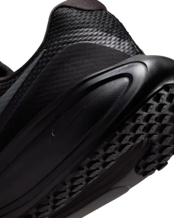 Кроссовки мужские NIKE REVOLUTION 8 черный HJ9198-002