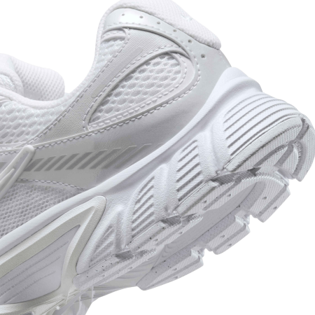 Кроссовки женские NIKE V5 RNR белый HQ7901-101