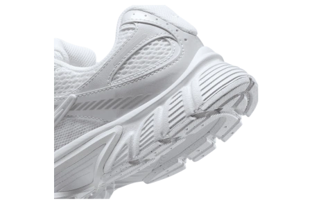 Кроссовки женские NIKE V5 RNR белый HQ7901-101