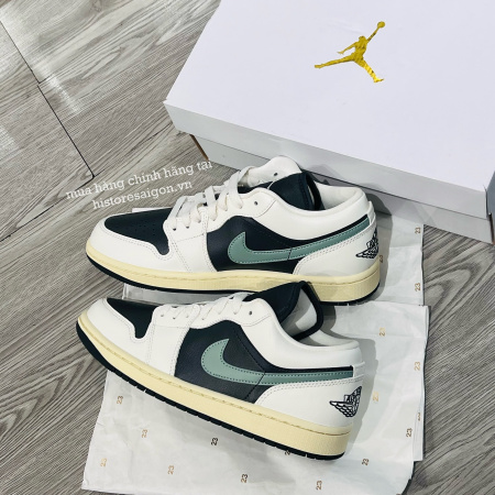 Кроссовки NIKE AIR JORDAN 1 LOW белый/черный DC0774-001