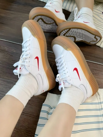 Кроссовки женские Nike Court Legacy Lift белый FV5526-103